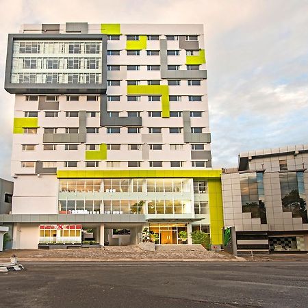 Whiz Prime Hotel Hasanuddin Makassar Eksteriør bilde