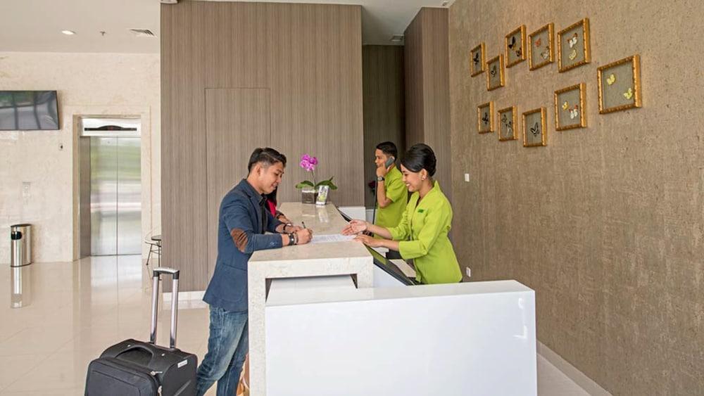 Whiz Prime Hotel Hasanuddin Makassar Eksteriør bilde