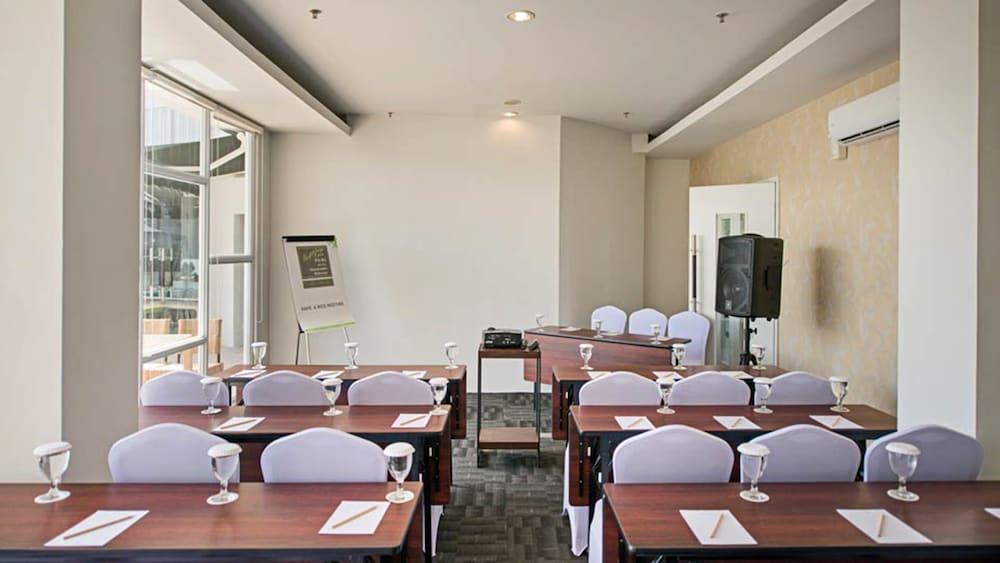 Whiz Prime Hotel Hasanuddin Makassar Eksteriør bilde