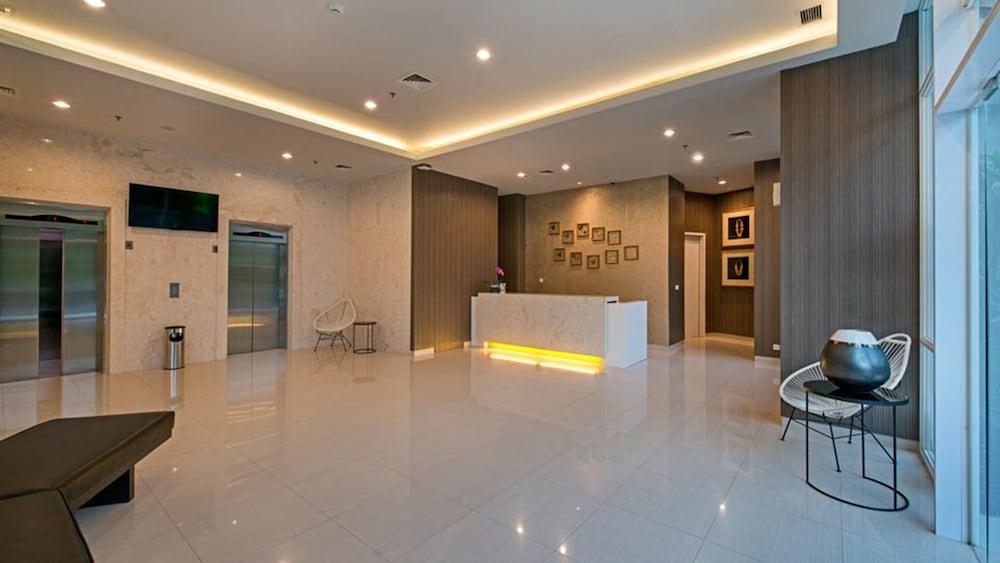 Whiz Prime Hotel Hasanuddin Makassar Eksteriør bilde