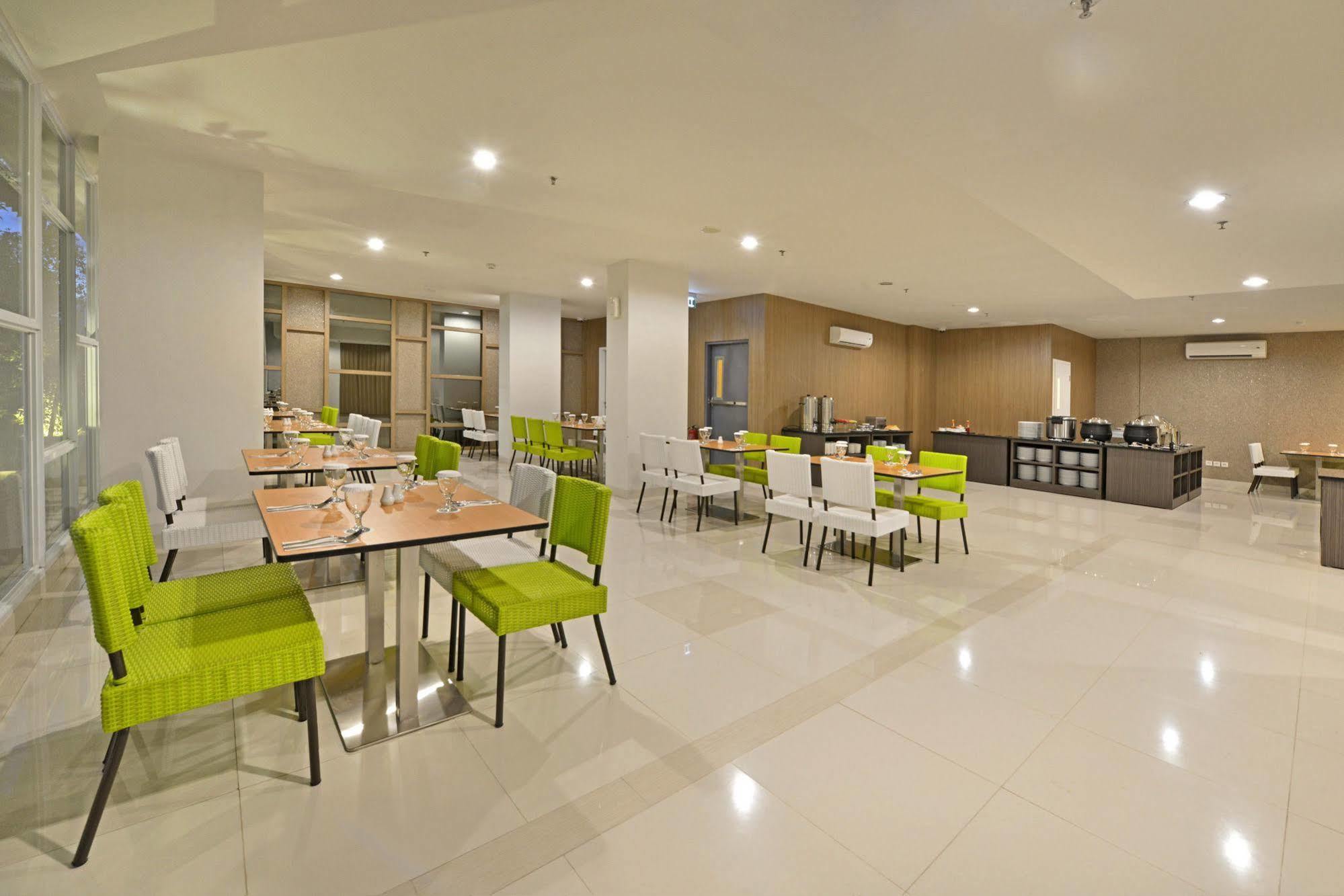 Whiz Prime Hotel Hasanuddin Makassar Eksteriør bilde