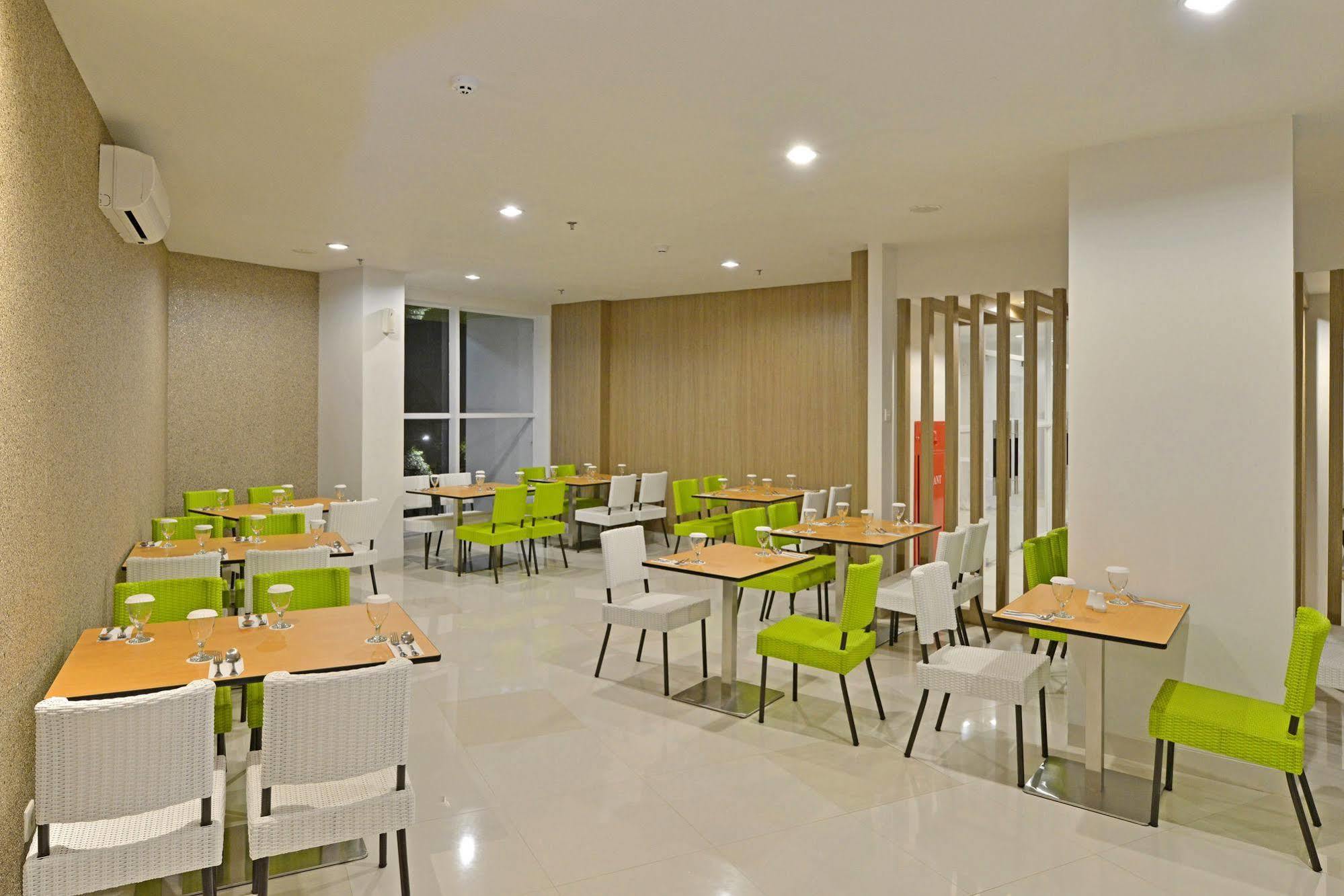 Whiz Prime Hotel Hasanuddin Makassar Eksteriør bilde